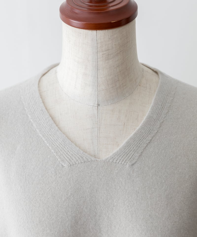 アイボリー Vネック ニット セーター Elisabetta Franchi アイボリー Vネック ニット セーター Elisabetta Franchi ☆完売必至