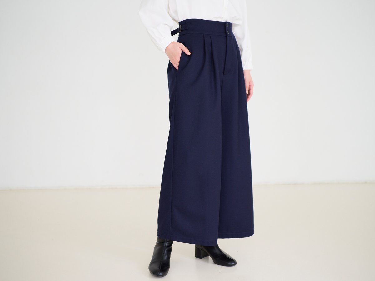 YLEVE タックパンツ ネイビー SIZE2 YLEVE タックパンツ ネイビー SIZE2
