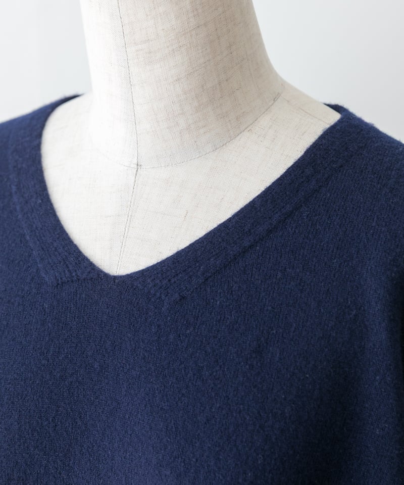 ✨美品✨Curensology Vネックニットワンピース　紺 Curensology（カレンソロジー）の「Vネックニットワンピース