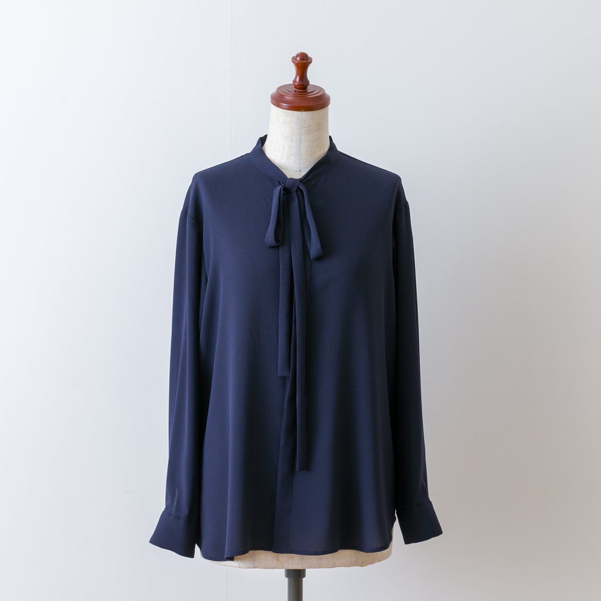 美品 アマカコレクション 袖プリーツ ボウタイブラウス 紺 ネイビー 40サイズ fit=scale-down,w=1200