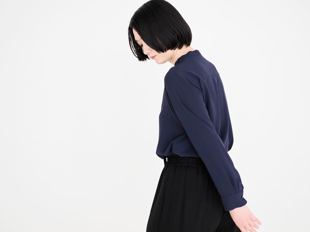 美品 アマカコレクション 袖プリーツ ボウタイブラウス 紺 ネイビー 40サイズ fit=scale-down,w=1200