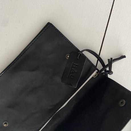 HAU  pochette "noir"