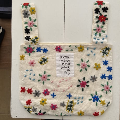 pot and tea 毛糸刺繍bag　白