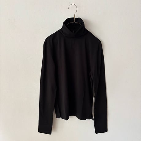 HAU turtleneck "buton"