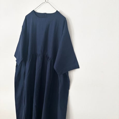 NATURAL LAUNDRY インディゴシャンブレースモックギャザーワンピース