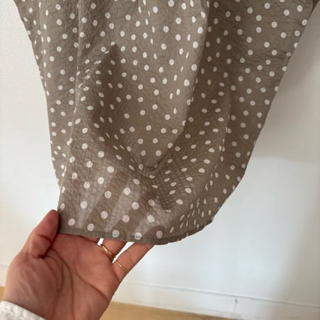 somewear   2way水玉フレンチスリーブブラウス　グレージュ×白