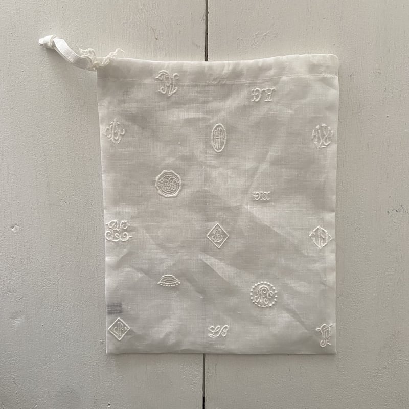 オールドマンズテーラー MONOGRAM EMBROIDERY DRAWSTRING BAG