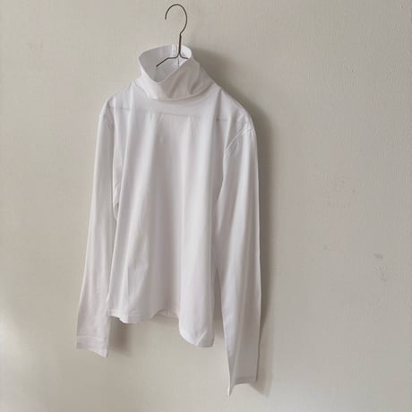 HAU turtleneck "buton"