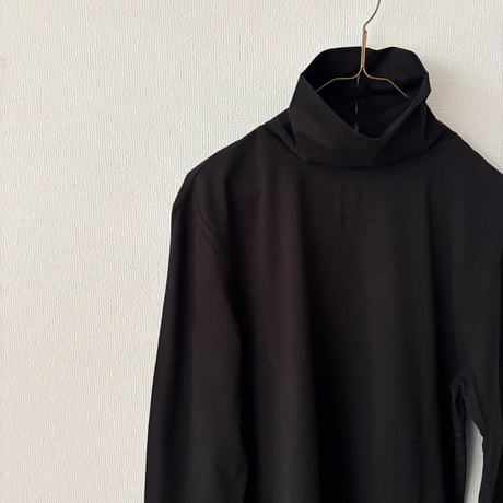 HAU turtleneck "buton"