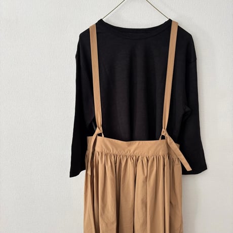 atelier naruse  コットンサスペンダースカート・キャメル