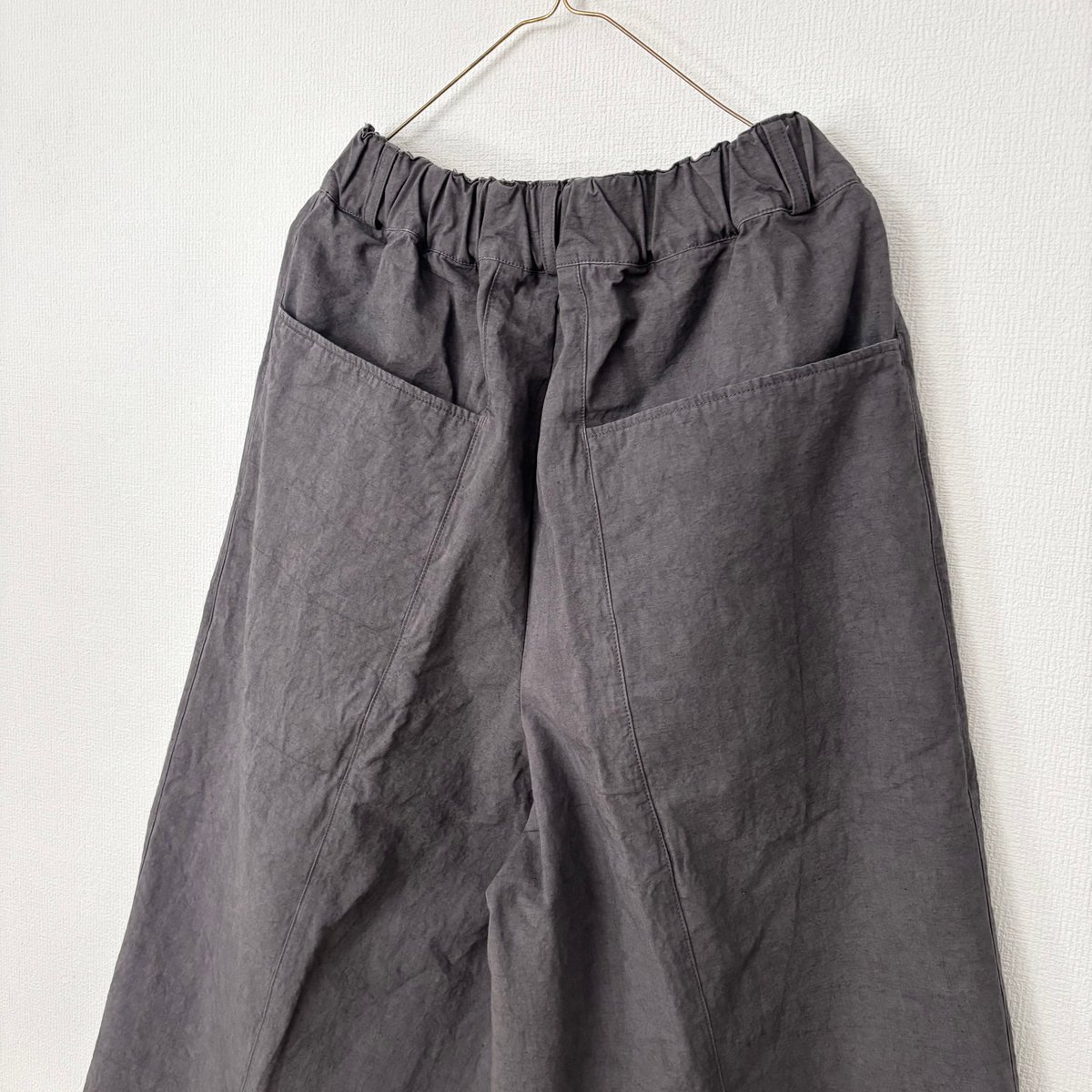 miho umezawa コットンリネンウェザーコクーンパンツ ・charcoal | ito