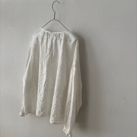 qiri  graw' embroidery gather sleeve blouse