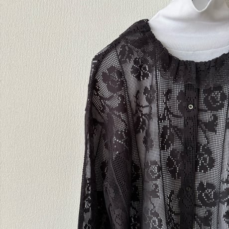 qiri    lasew frill collar blouse