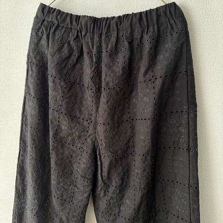 yuni eyelet embroidery easy pants・クロ