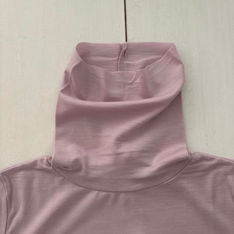 UNIVERSAL TISSU ウォッシャブルウール天竺 タートルネックプルオーバー