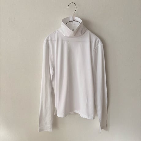 HAU turtleneck "buton"
