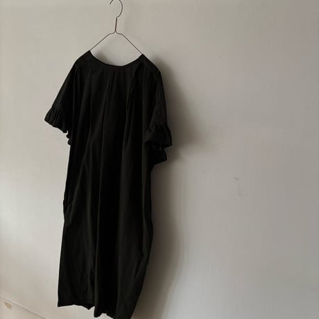 GASA＊　Exchange greetings:挨拶を交わす　フレアスリーブワンピース・moss black