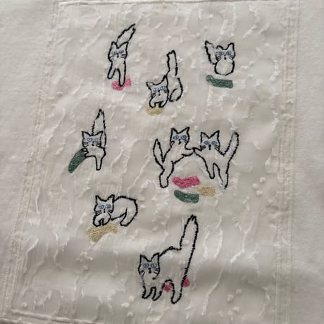 qiri  cats collecting socks Tee
