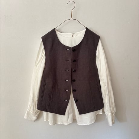 atelier naruse 　In Formal series linen vest・chacoal