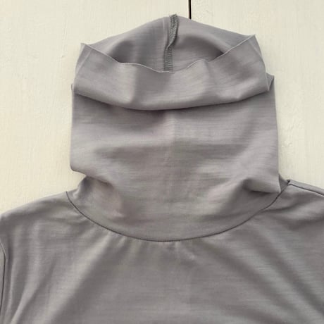 UNIVERSAL TISSU ウォッシャブルウール天竺 タートルネックプルオーバー