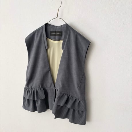 somewearclothing 配色裏つき裾フリルベスト・ピンストライプ×ライトグレー