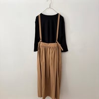 atelier naruse  コットンサスペンダースカート・キャメル