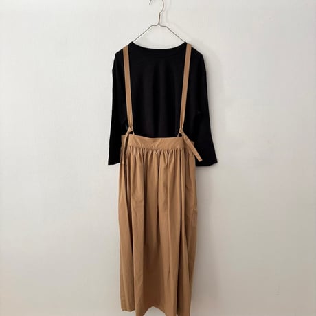 atelier naruse  コットンサスペンダースカート・キャメル