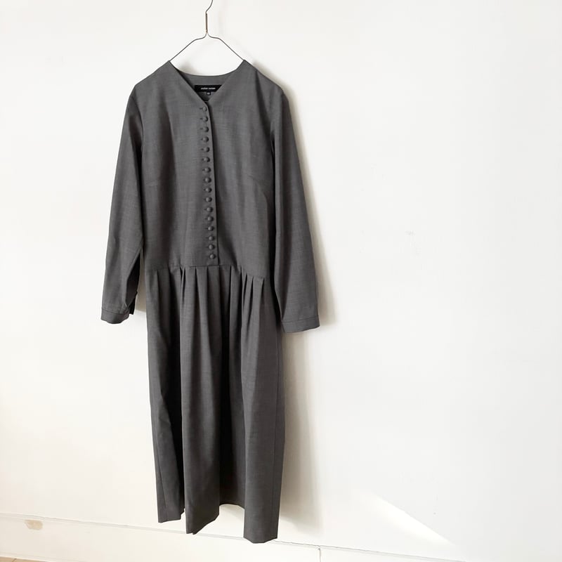 atelier naruse　クルミボタンフォーマルワンピース 40 atelier naruse クルミボタンフォーマルワンピース ・グレイ | itonowa