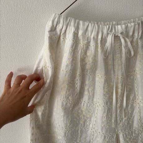 yuni eyelet embroidery easy pants・シロ