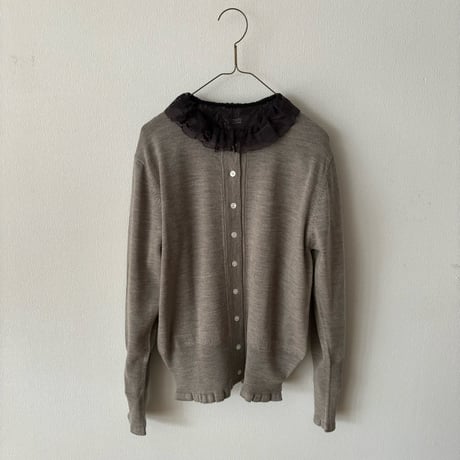 qiri    lasew frill collar blouse