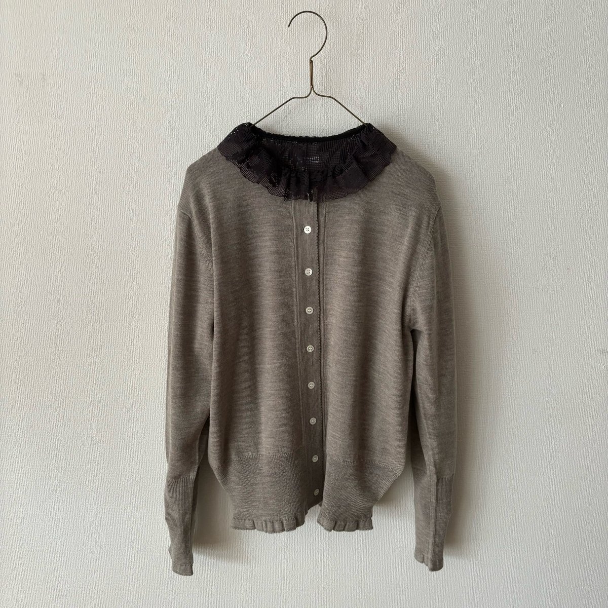 qiri lasew frill collar blouse | itonowa Lif
