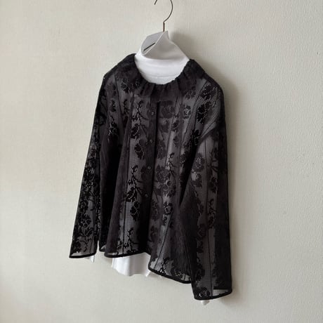 qiri    lasew frill collar blouse