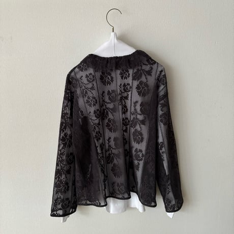 qiri    lasew frill collar blouse