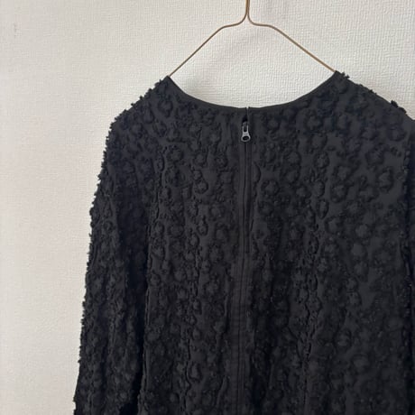 yuni コットンレーヨンナイロン hana dot jacquard  baloon sleeves blouse・クロ