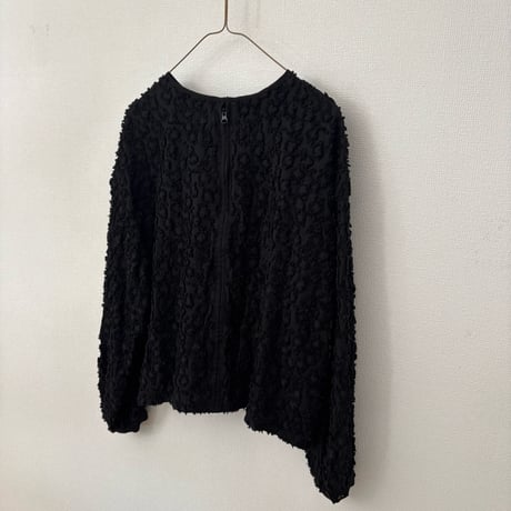 yuni コットンレーヨンナイロン hana dot jacquard  baloon sleeves blouse・クロ