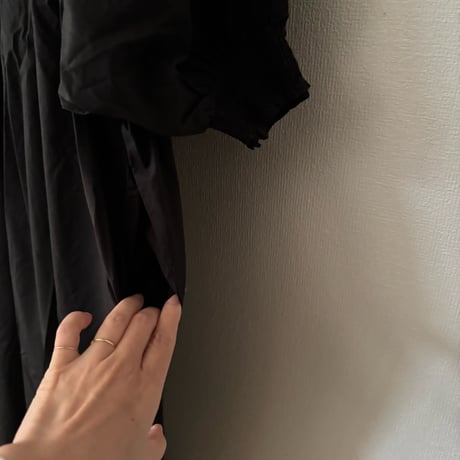 UNIVERSAL TISSU ナチュラルタイプライター タックギャザーワンピース
