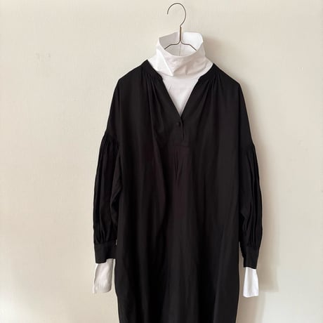 HAU turtleneck "buton"
