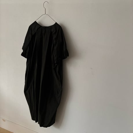 GASA＊　Exchange greetings:挨拶を交わす　フレアスリーブワンピース・moss black