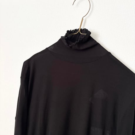 TISSU シアーハイツイストフライス タートルネックプルオーバー