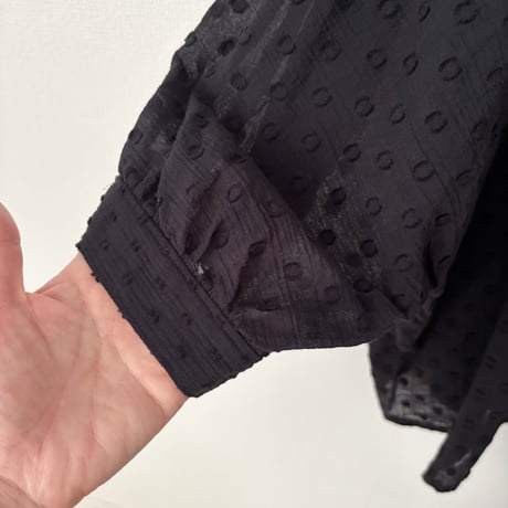buoy buoy  DOT CUT DOBBY ROUND FRILL BLOUSE
