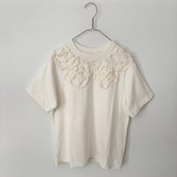 qiri  ribbon collar embroidery Tee