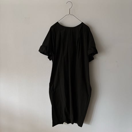 GASA＊　Exchange greetings:挨拶を交わす　フレアスリーブワンピース・moss black