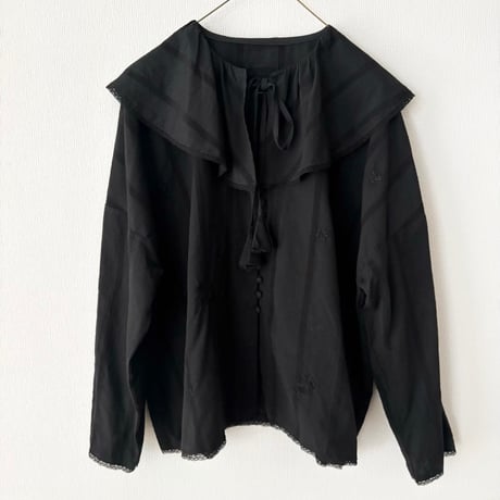 qiri  antique chain embroidery blouse・クロ