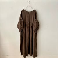 UNIVERSAL TISSU  トリプルワッシャーリネン Vネックワンピース・モカ