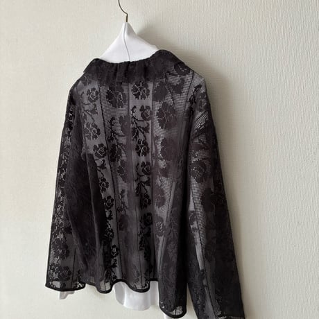 qiri    lasew frill collar blouse