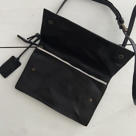 HAU  pochette "noir"