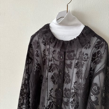 qiri    lasew frill collar blouse