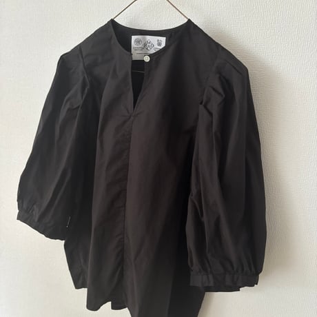 オールドマンズテーラー GARMENT DYE TYPEWRITER BIG BALLOON SLEEVE BLOUSE・Black