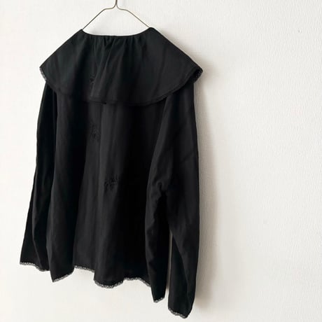 qiri  antique chain embroidery blouse・クロ