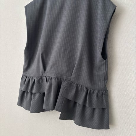 somewearclothing 配色裏つき裾フリルベスト・ピンストライプ×ライトグレー